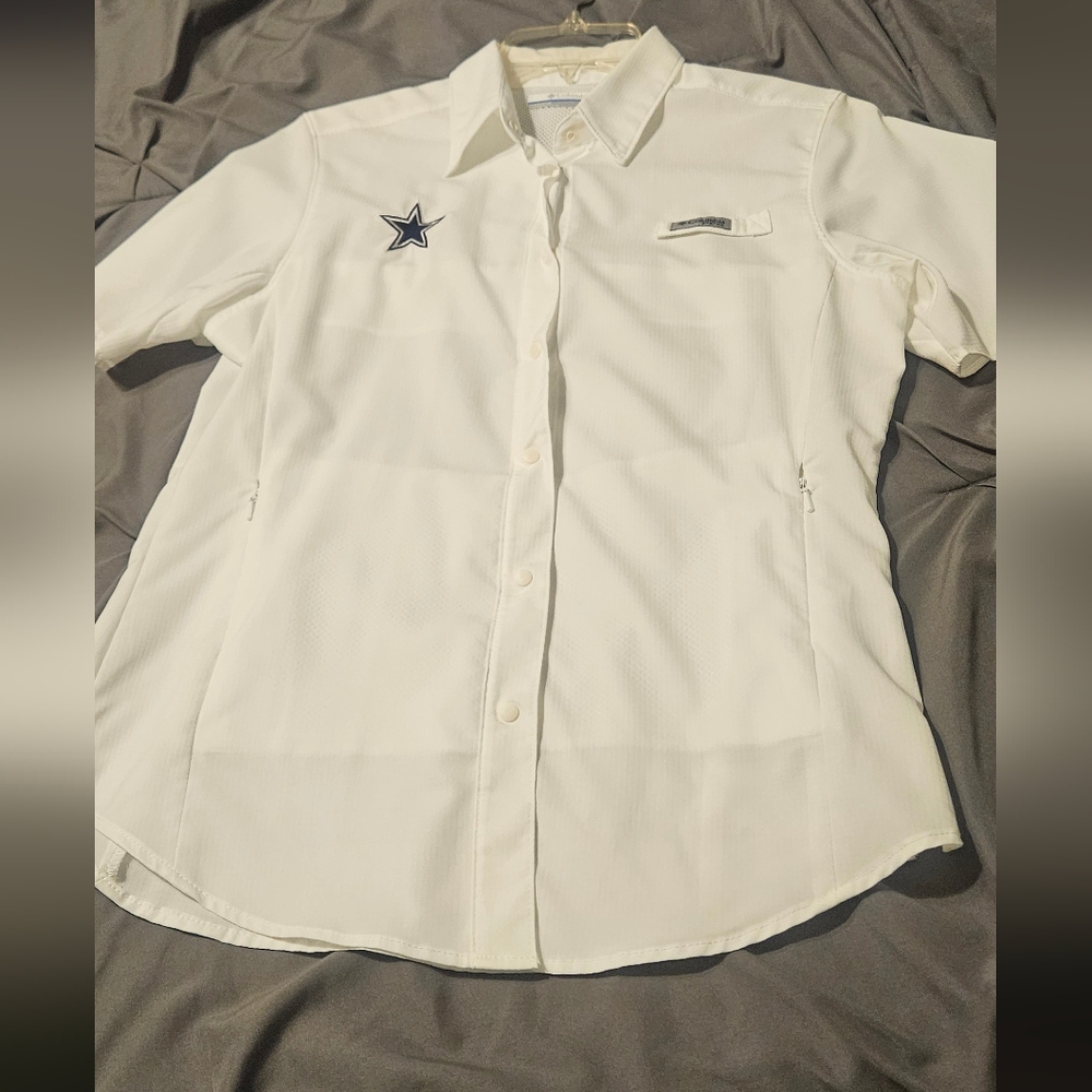 Columbia White Short Sleeve Women's Shirt with Dallas Cowboys Star Patch
